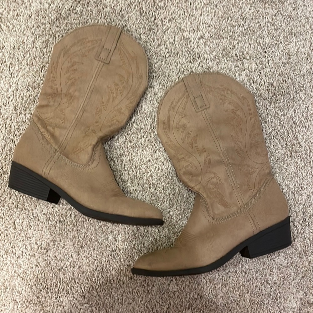 Rampage cowgirl boots size 8.